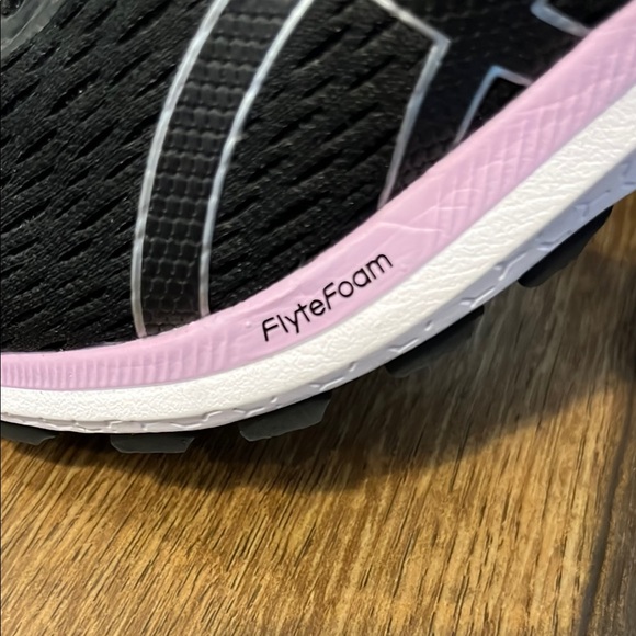 ASICS Women's Black Running Shoes - Picture 6 of 7